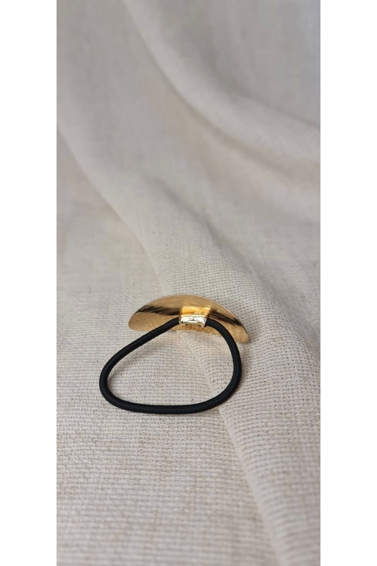 Gold Tone Elastic Hair Tie with Metal Accent – M1