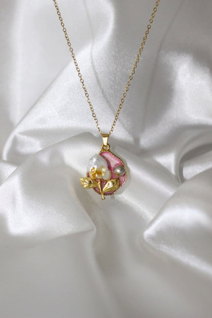 Gold Pearl Flower Circle Pendant Necklace – 49 cm
