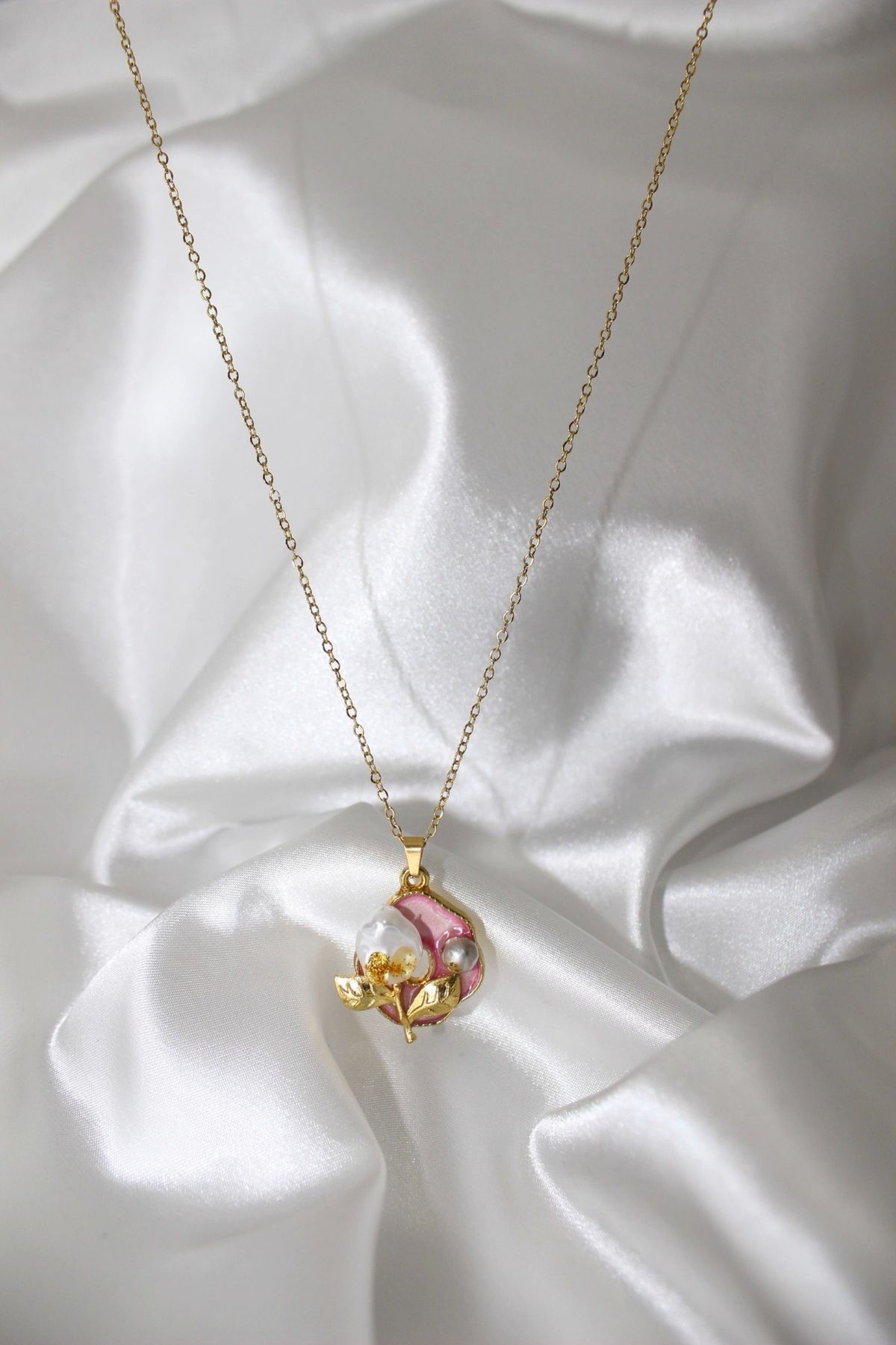 Gold Pearl Flower Circle Pendant Necklace – 49 cm