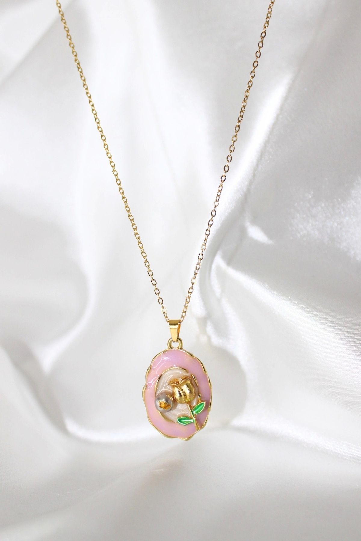 Pearl Tulip Medallion Necklace – 49 cm Chain