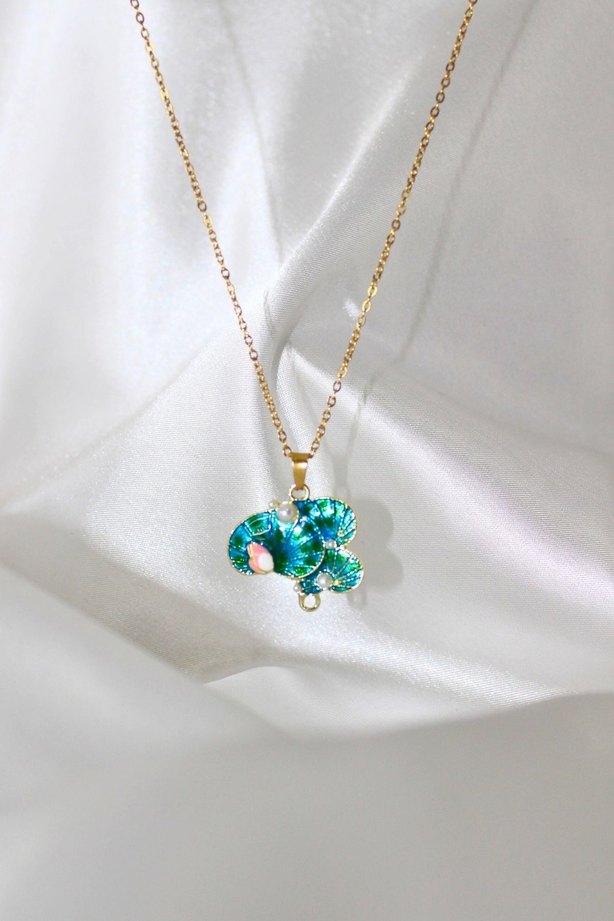 Pearl Oyster Shell Pendant Necklace – 49 cm Chain