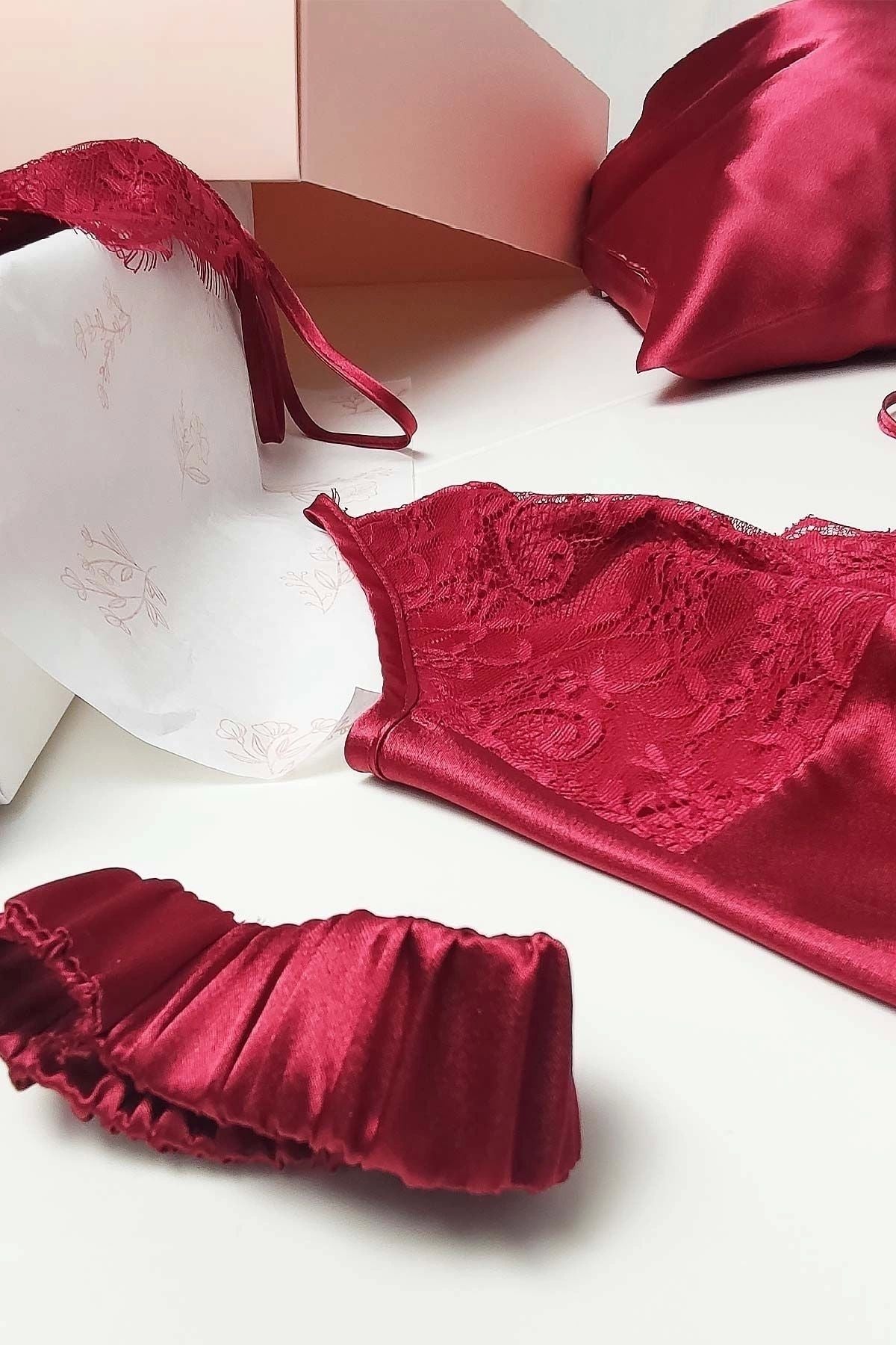 8 Parça Saten Gelin Seti – Kimono, Gecelik & Şortlu Pijama Takımı