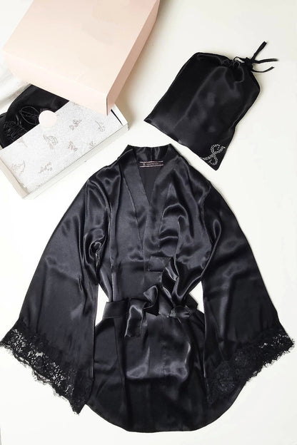 8 Parça Saten Gelin Seti – Kimono, Gecelik & Şortlu Pijama Takımı